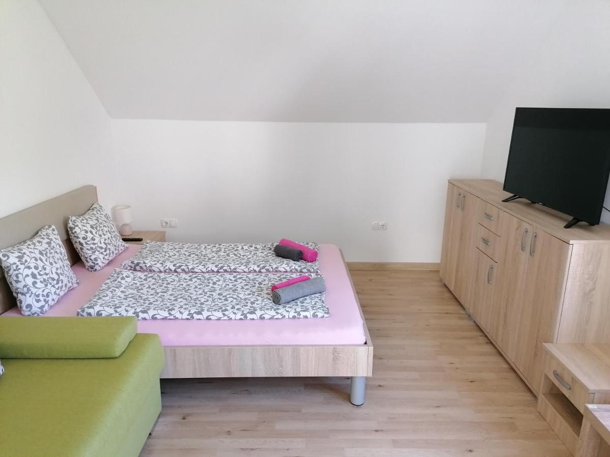 Apartment Marjetka Zirovnica Εξωτερικό φωτογραφία